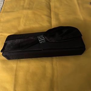 Evening bag with long chain